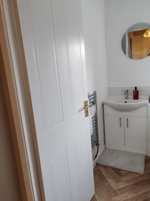 Modern Living In Hull Villa Кингстън ъпон Хъл Екстериор снимка